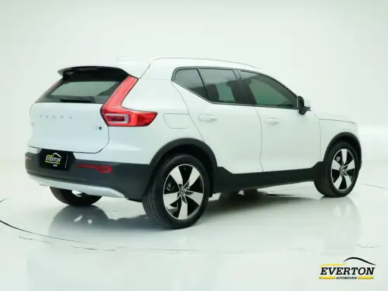 VOLVO-XC40-2019