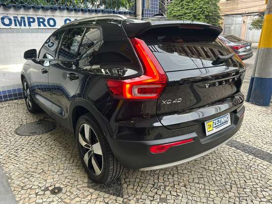 VOLVO-XC40-2020