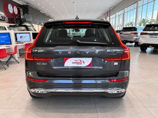 VOLVO-XC60-2023