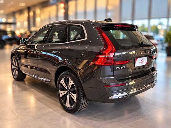 VOLVO-XC60-2023