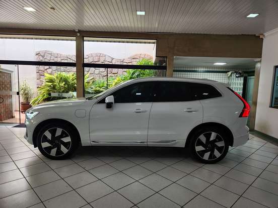 VOLVO-XC60-2024