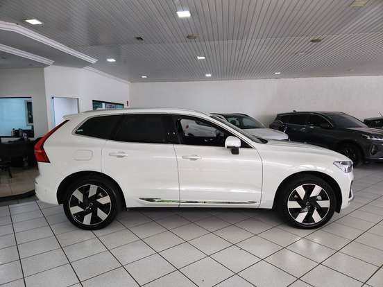 VOLVO-XC60-2024