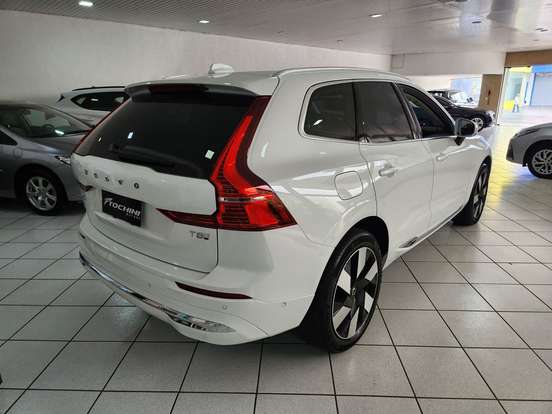 VOLVO-XC60-2024