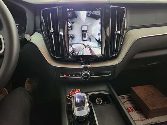 VOLVO-XC60-2024