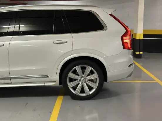 VOLVO-XC90-2020