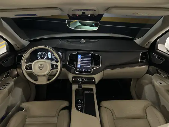 VOLVO-XC90-2020