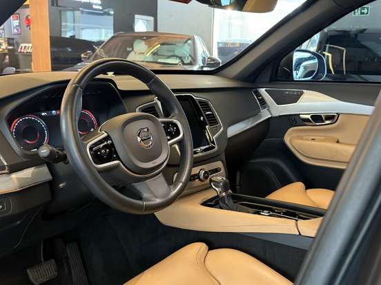 VOLVO-XC90-2018