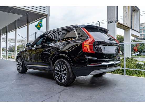 VOLVO-XC90-2022