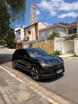 VOLVO-EX30-2024