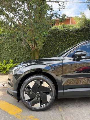 VOLVO-EX30-2024