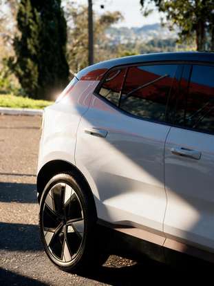 VOLVO-EX30-2024