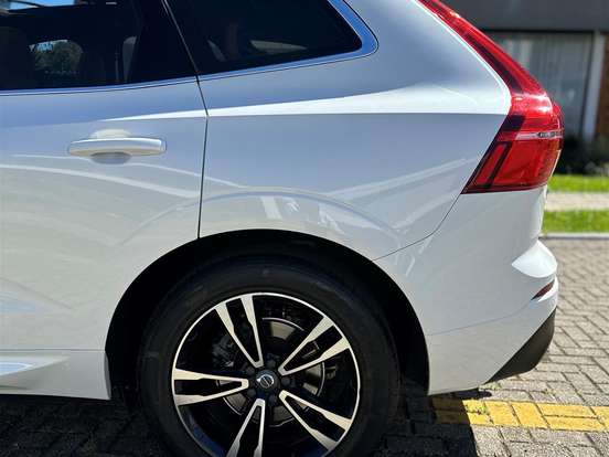 VOLVO-XC60-2.0 T5 GASOLINA MOMENTUM AWD GEARTRONIC VOLVO-XC60-2018