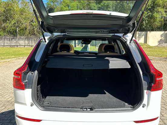 VOLVO-XC60-2.0 T5 GASOLINA MOMENTUM AWD GEARTRONIC VOLVO-XC60-2018