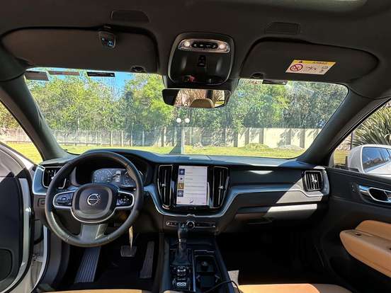 VOLVO-XC60-2.0 T5 GASOLINA MOMENTUM AWD GEARTRONIC VOLVO-XC60-2018