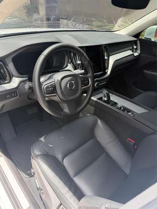 VOLVO-XC60-2024
