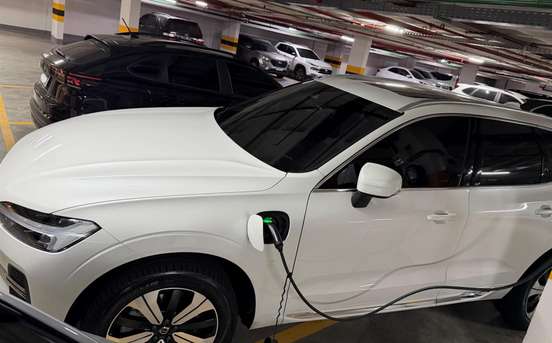 VOLVO-XC60-2024