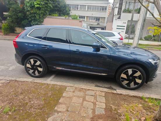 VOLVO-XC60-2023