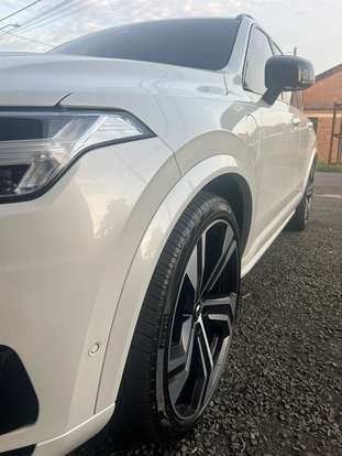 VOLVO-XC90-2023