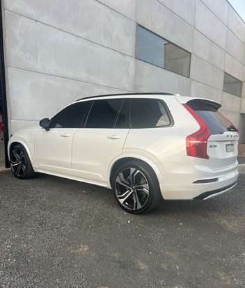 VOLVO-XC90-2023