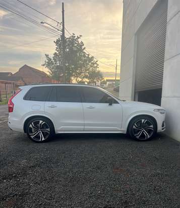 VOLVO-XC90-2023