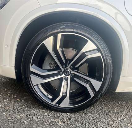 VOLVO-XC90-2023