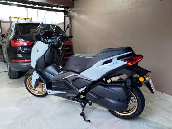 YAMAHA-XMAX 300 CONNECTED ABS-2026