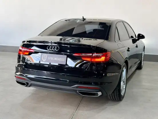 AUDI-A4-2021