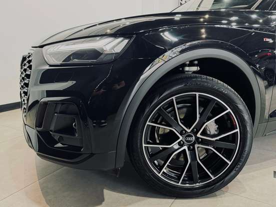 AUDI-Q5-2021