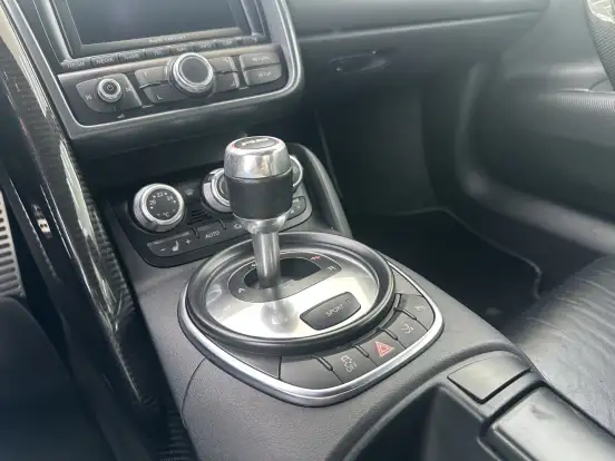 AUDI-R8-2011