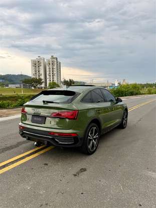 AUDI-Q5-2021