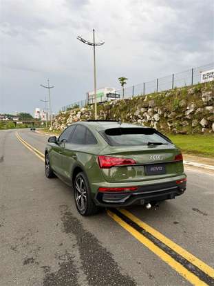 AUDI-Q5-2021