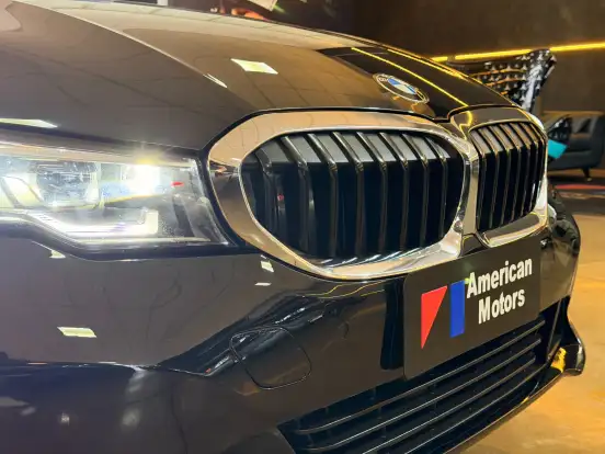 BMW-320i-2022