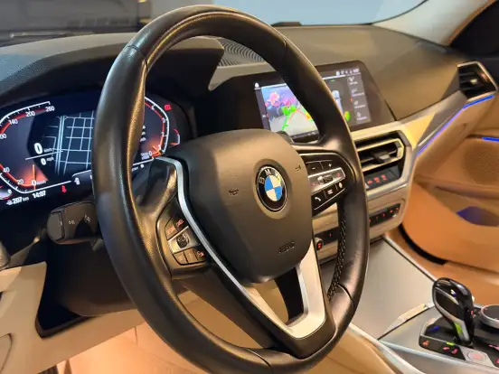 BMW-320i-2022