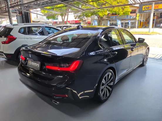 BMW-320i-2021