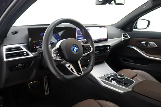 BMW-330e-2025