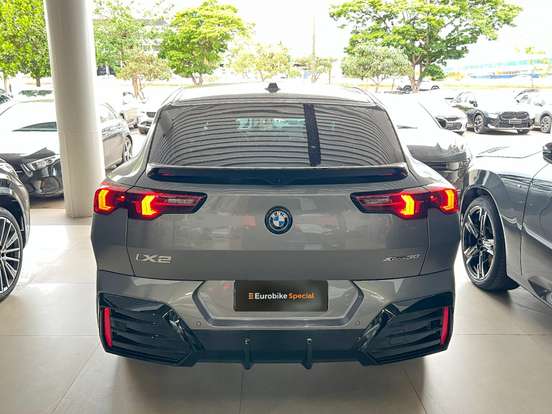 BMW-iX2-2024