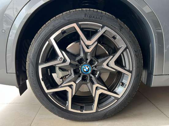 BMW-iX2-64,8 KW ELÉTRICO XDRIVE30 M SPORT BMW-iX2-2024