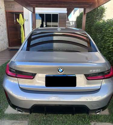 BMW-320i-2023