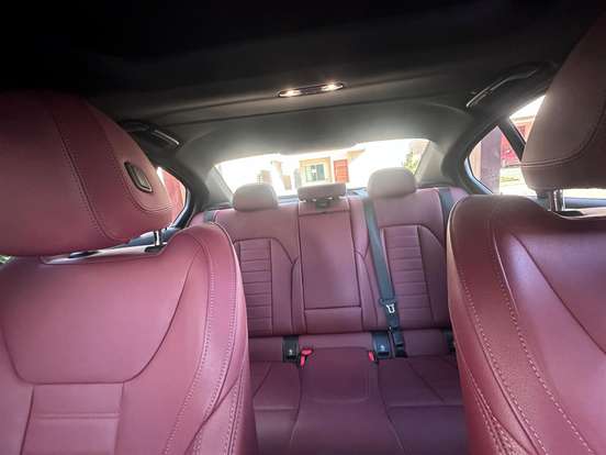 BMW-320i-2023