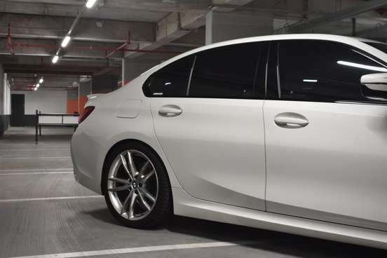 BMW-320i-2020