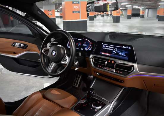 BMW-320i-2020