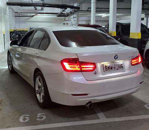 BMW-320i-2013