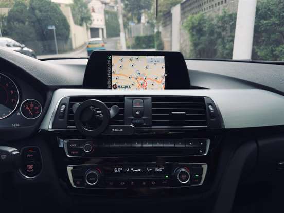 BMW-320i-2016