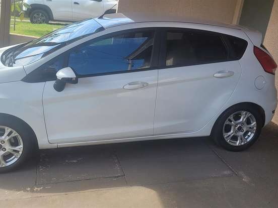 FORD-FIESTA-1.6 SE HATCH 16V FLEX 4P POWERSHIFT FORD-FIESTA-2014