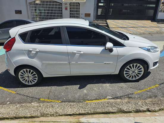 FORD-FIESTA-2014