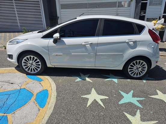 FORD-FIESTA-1.6 TITANIUM HATCH 16V FLEX 4P POWERSHIFT FORD-FIESTA-2014