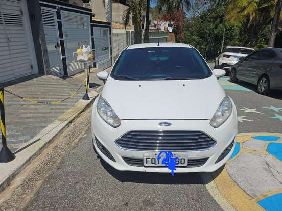 FORD-FIESTA-2014