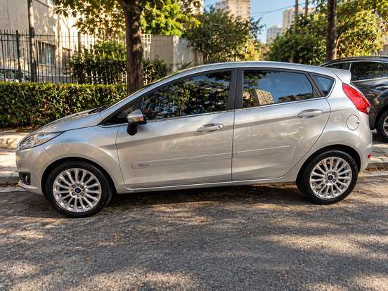 FORD-FIESTA-1.6 TITANIUM HATCH 16V FLEX 4P POWERSHIFT FORD-FIESTA-2013