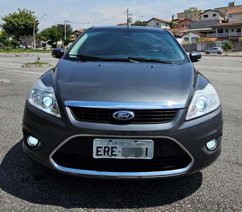 FORD-FOCUS-2011