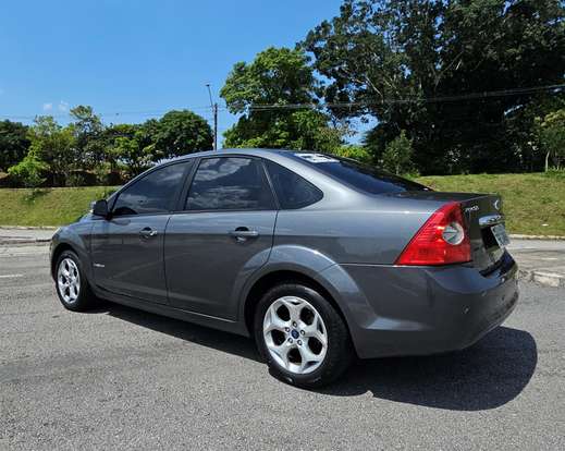 FORD-FOCUS-2011